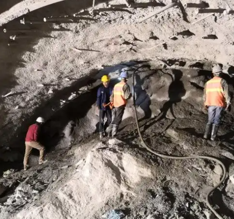 射洪拱顶带模注浆料的施工流程及注意事项